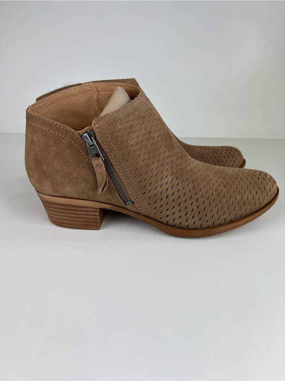 LUCKY BRAND BRIELLEY PERFORATED LEATHER ANKLE BOOTIES 9.5 - Picture 2 of 13